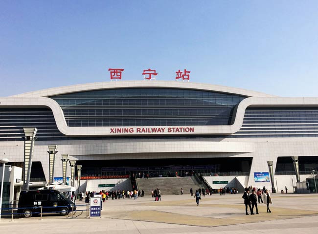 龙山西宁高铁站